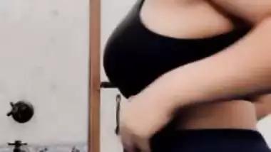 Snapchat girl showing big ass viral video making