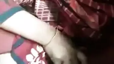 Unsatisfied housewife from Bangladesh dildo masturbation