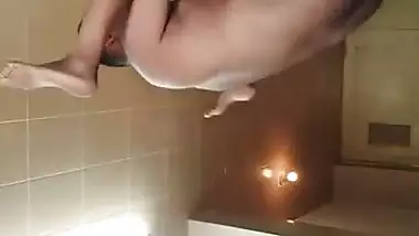 Lovers in OYO room fucking harder in missionary style