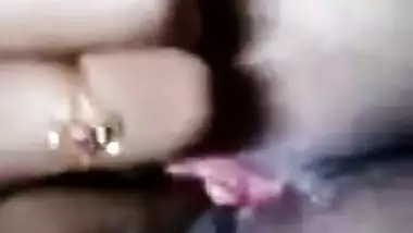 It isn't a problem for the Desi to show tits and pussy to her lover