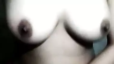 Cute Bengali YouTuber nude boobs and pussy expose