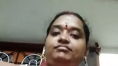Tamil chubby wife boobs showing for secret lover viral MMS