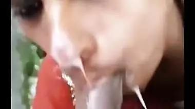 gand maro our gand markar muh me pelo pelte huye mal girao