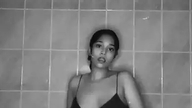 Hot Desi Young Indian Girl Showing Her Self Many Clips Part 3