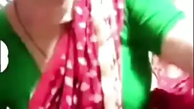 Village aunty saree lifting naked pussy viral show