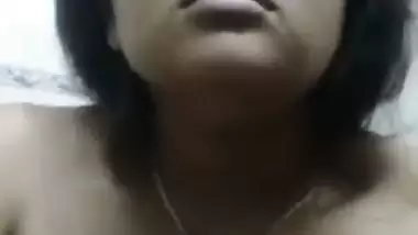 Tamil Slut Bhabhi Masturebating in Bathroom