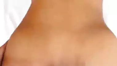 HD nude MMS of an Indian guy exploring his GF’s body