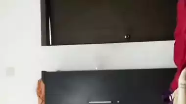 Naked mom after bath dress change caught viral MMS