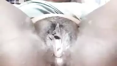 Tamil girl black pussy showing and fingering viral clip