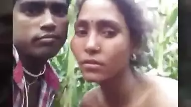 Desi girlfriend boyfriend boobs pressing outdoor