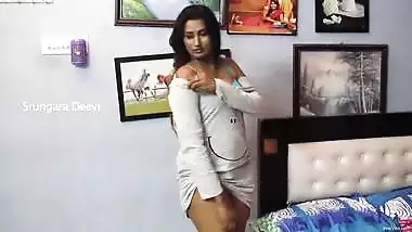 South Indian famous bitch Swathi NAidu bikini show tease