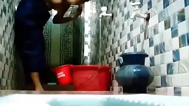 Bangladeshi Bhabi Peeing & Washing Sweet Pussy