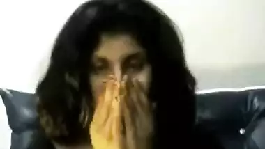 Chennai Desi girl saree stripping on webcam reveals boobs