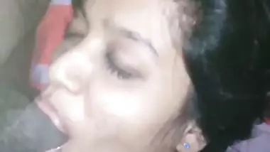 College girl blowjob in viral Srilankan sex