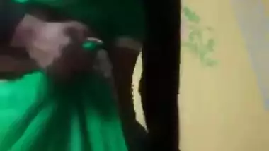 Girlfriend in saree lets boyfriend press her big boobs