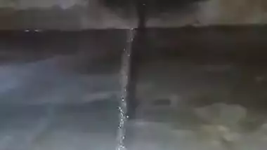 Desi aunty pissing